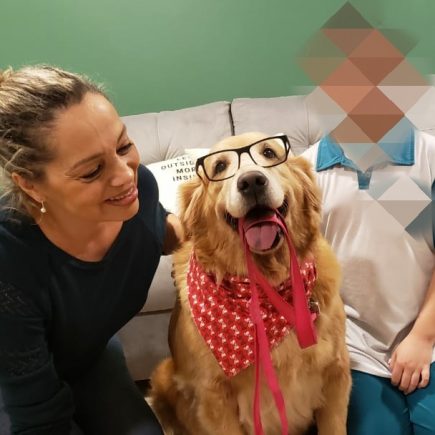 Terapia Assistida com Animais trabalhando em conjunto com a cão terapeuta Lola